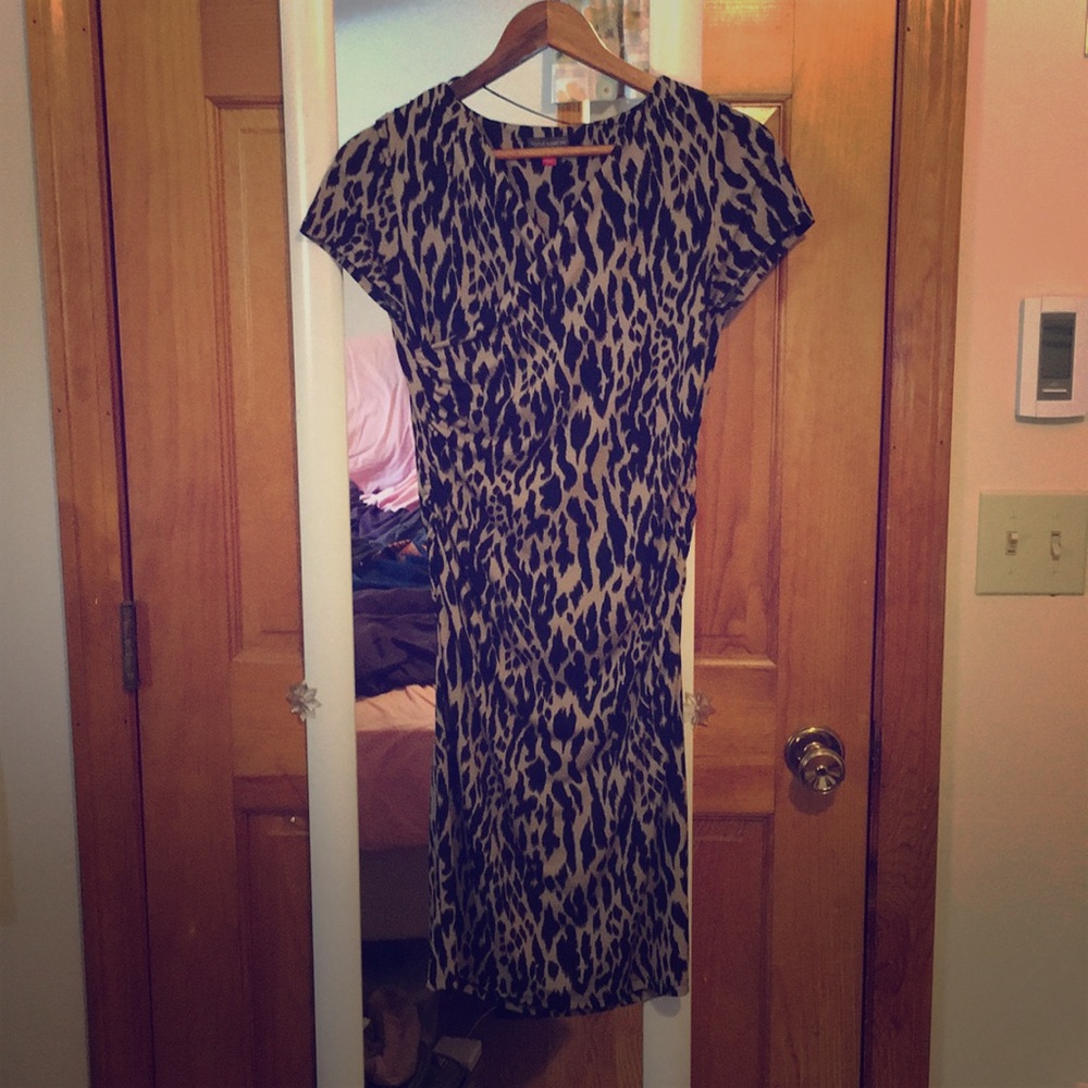 Stretchy Vince Camuto animal print dress *Discounted Shipping 📦*